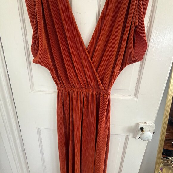 FLORET STUDIOS Plissé Pleated Maxi Surplice Dress - Picture 3 of 5